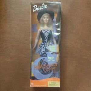 2002 Halloween Glow Barbie Doll with Glow In The Dark Hair Clip